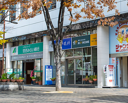 布施駅前の不動産店